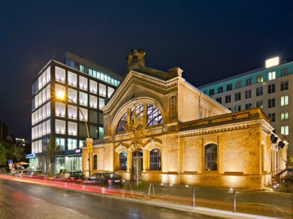 照片: Nordbahnhof Two Buddhas